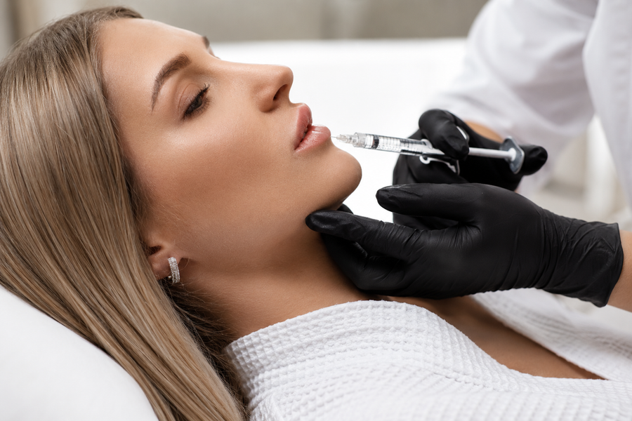 Lip filler behandling hos Clinique Nour i Aarhus